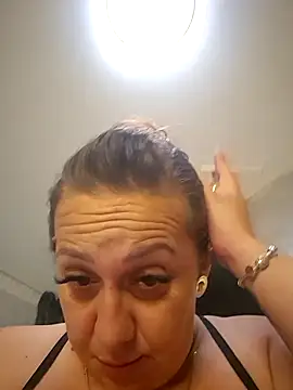 AvaSquirtMilf webcam