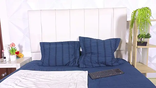 Emily_and_Sebastiannn webcam