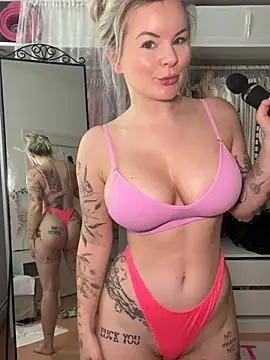 Shorty_Holly webcam