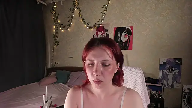 Love_is_Lola webcam
