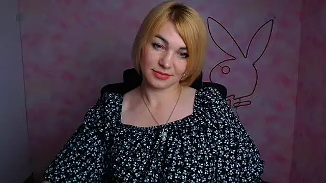 CuttieEmma webcam