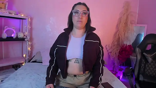 Emily_Roussee webcam