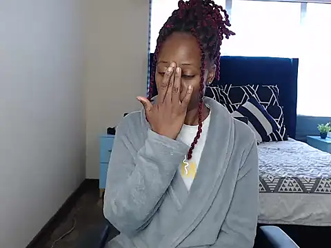 QUEENMANDYY webcam