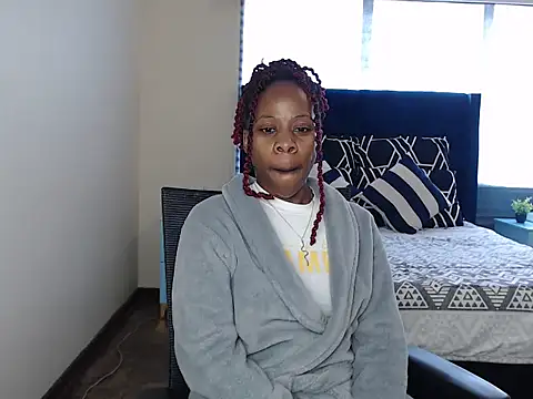 QUEENMANDYY webcam