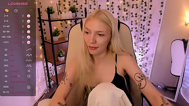 AnyaTaylor_ webcam