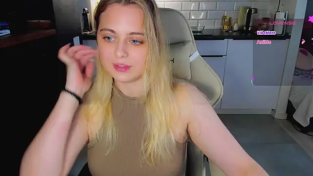 blonde_kellyy webcam