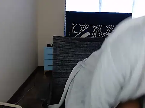 QUEENMANDYY webcam