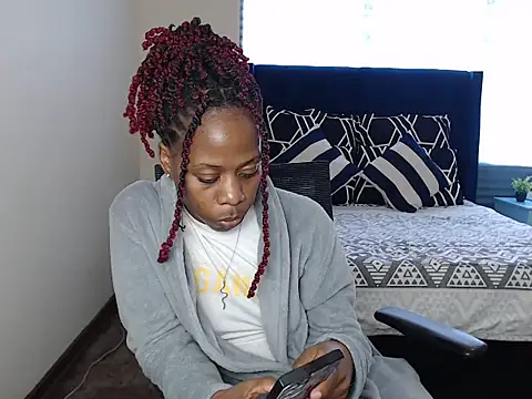 QUEENMANDYY webcam
