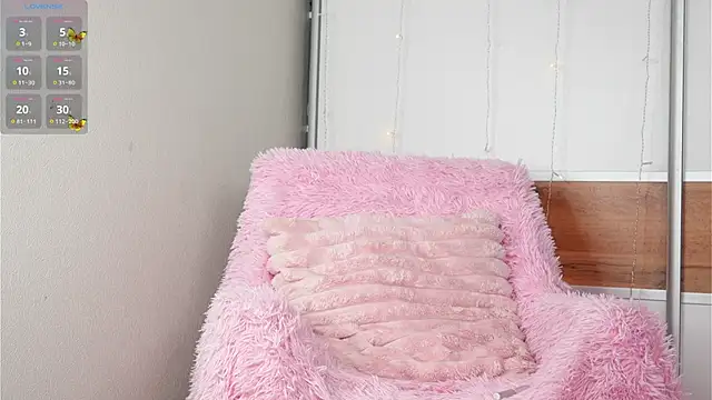 cherlyguss (F teen) - do u want cum on my tits and i lick it