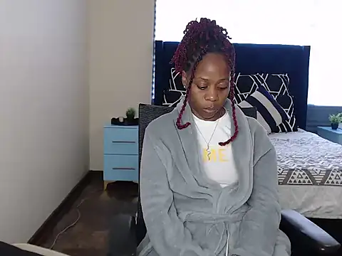 QUEENMANDYY webcam