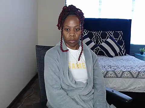 QUEENMANDYY live cam