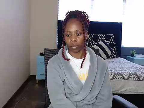 QUEENMANDYY webcam