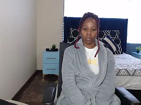 queenmandyy (F young) - .
