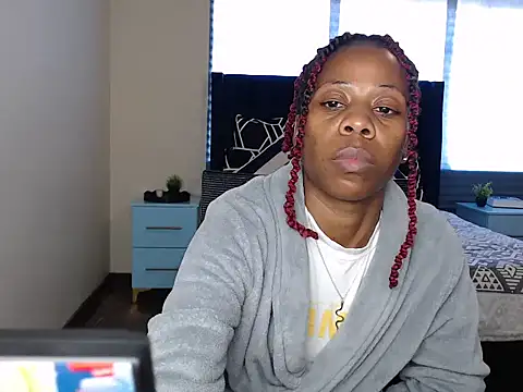 QUEENMANDYY live cam