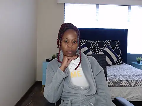 QUEENMANDYY