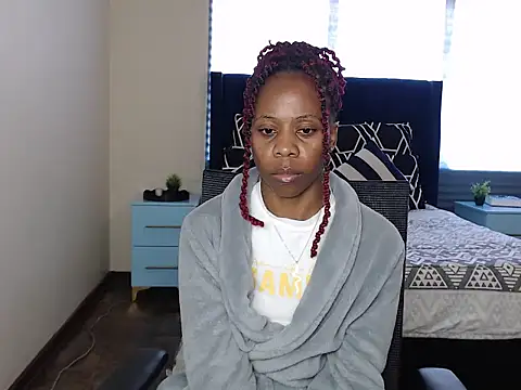 QUEENMANDYY live cam on StripChat