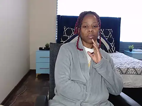 QUEENMANDYY webcam