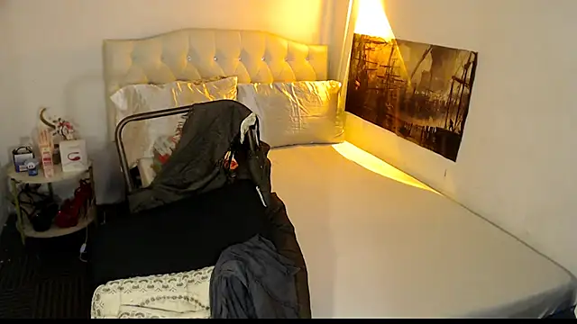 NinaDOM4CUM webcam