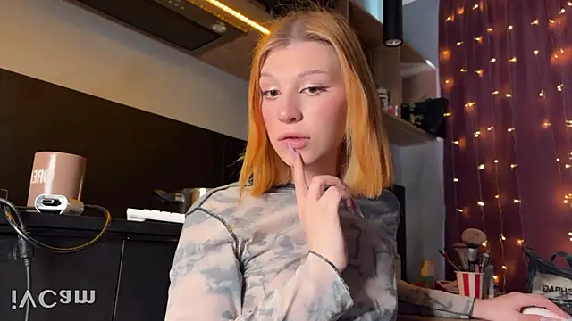 ilona_wine Live Webcam on Stripchat