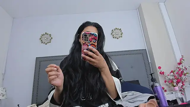 MihaCarther webcam