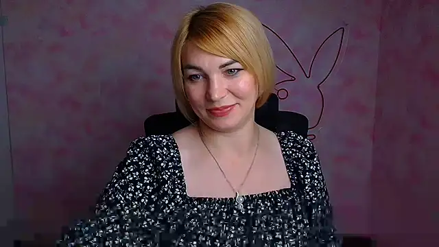 CuttieEmma webcam