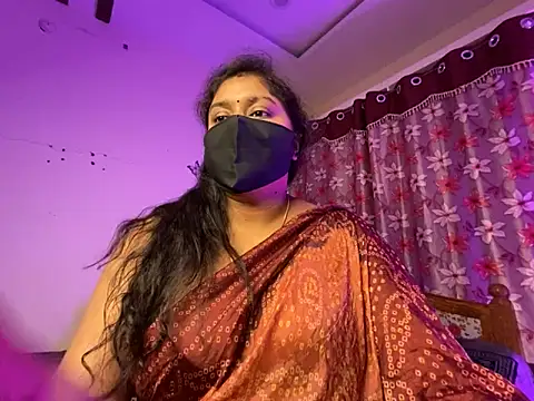 LouleyRani_ webcam
