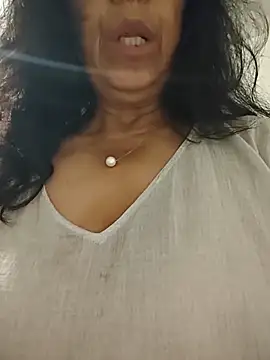 NakedMILFx live cam