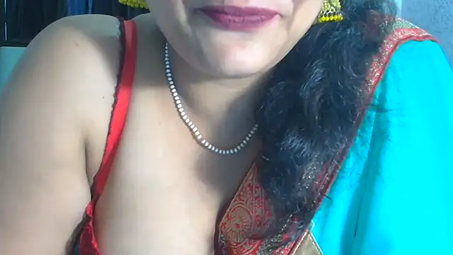 SimmiQueen_77 webcam
