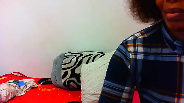 NAUGHTIECURVY webcam