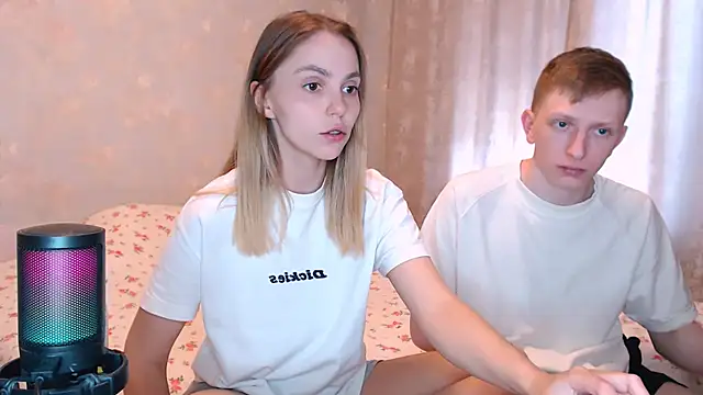juliaanddima live cam on StripChat