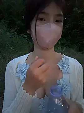 gougou13 (F young) - 野外露营偷偷在钓鱼佬背后直播