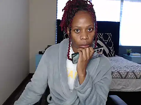 QUEENMANDYY