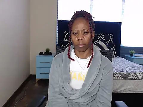 QUEENMANDYY webcam