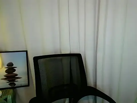TsCyra_foxxx's room