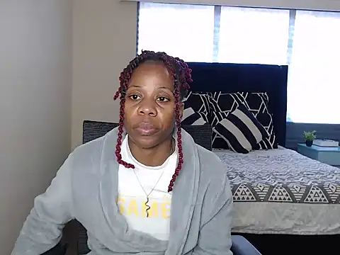 QUEENMANDYY webcam