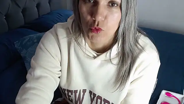 Chantal_hott live cam on StripChat