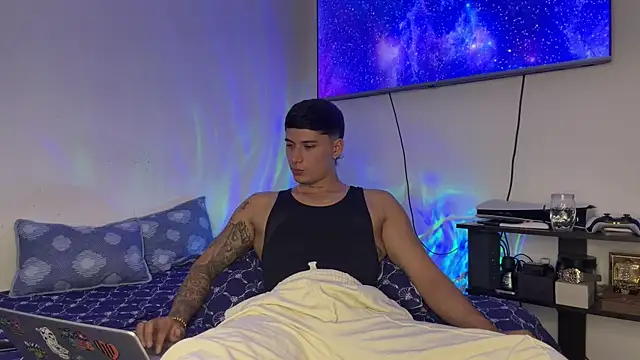 SexxxySquirterStev777 webcam
