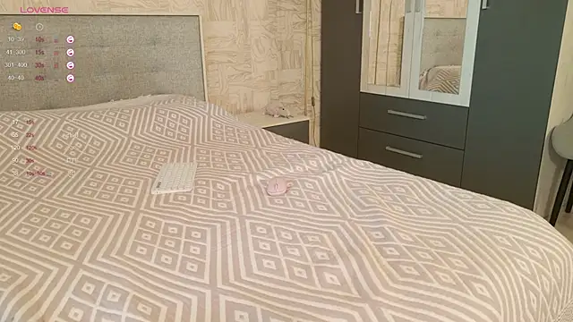 lil_sandra (F young) - shorts off