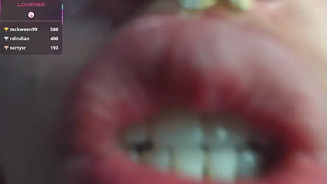 bri_von_dhara__ webcam