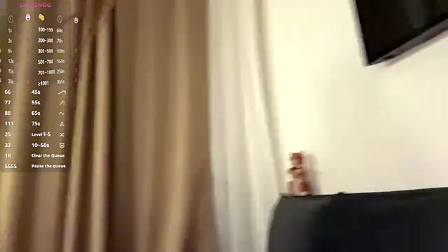 Ur_neighbor_Kira webcam