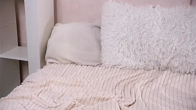 SunnivaCovil live sex cam