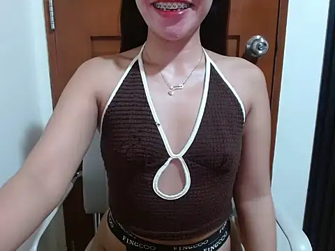 Kinky_celistine live cam on StripChat