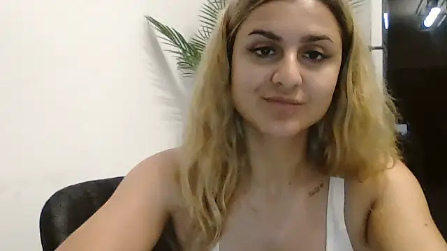 NicolePlay webcam