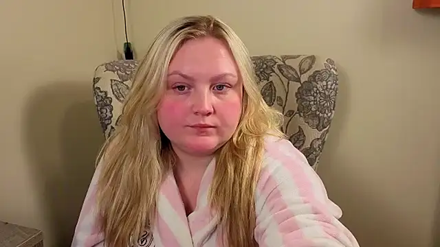 PhatAssBlond webcam