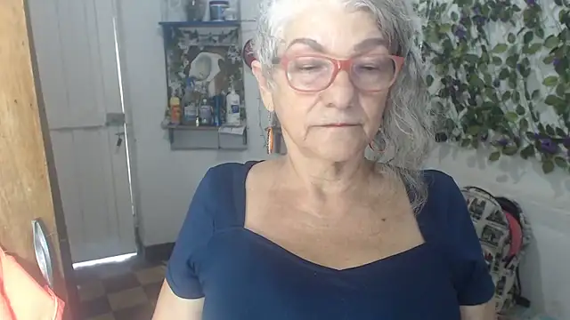FunnyGrandma live cam on StripChat
