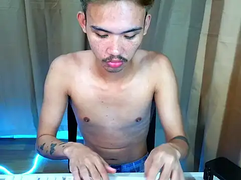 UrasianCummer02 webcam