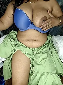 Curvy_Pooja