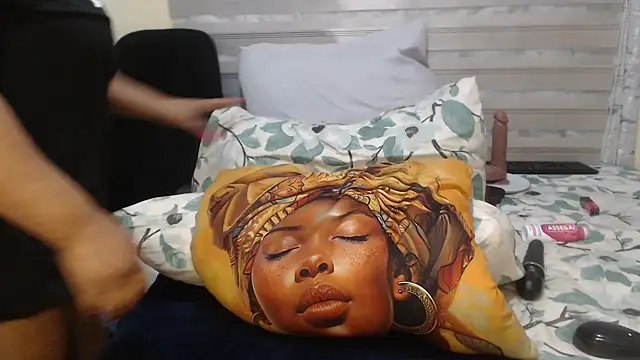 Foxybrownxx1 webcam