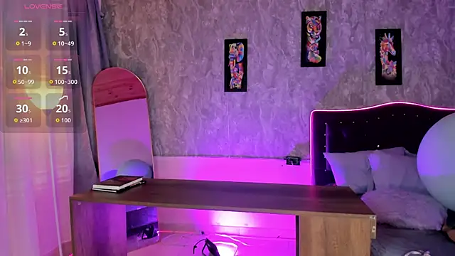 Lauren_smiles webcam