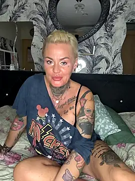 InkedMissLaBaehm webcam